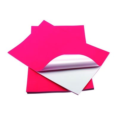 Papel adhesivo de la etiqueta engomada del vinilo del tamaño de la letra del papel de la etiqueta engomada de la pulpa de madera del premio el 100% del color A4 alto